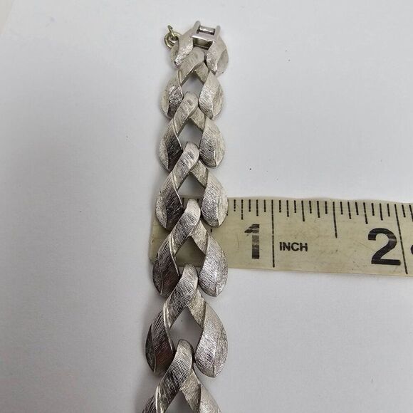 Vintage Monet Silver Tone Textured Open Heart Link Bracelet Safety Chain MCM - Picture 5 of 12